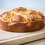 Rosenkuchen mit Apfel-Zimt-Füllung