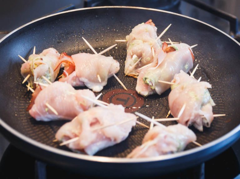 Mediterrane Hähnchenrouladen mit Pestofüllung - Momentgenuss
