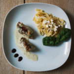 Mediterrane Hähnchenrouladen mit Pestofüllung