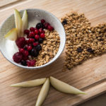 Granola Bowl mit Sky und Früchten