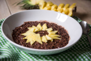 Chia Quinoa Schoko Porridge mit Ananas - Fodmap geeignet