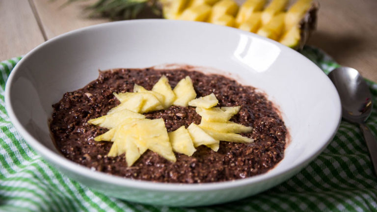 Chia Quinoa Schoko Porridge mit Ananas – Fodmap geeignet