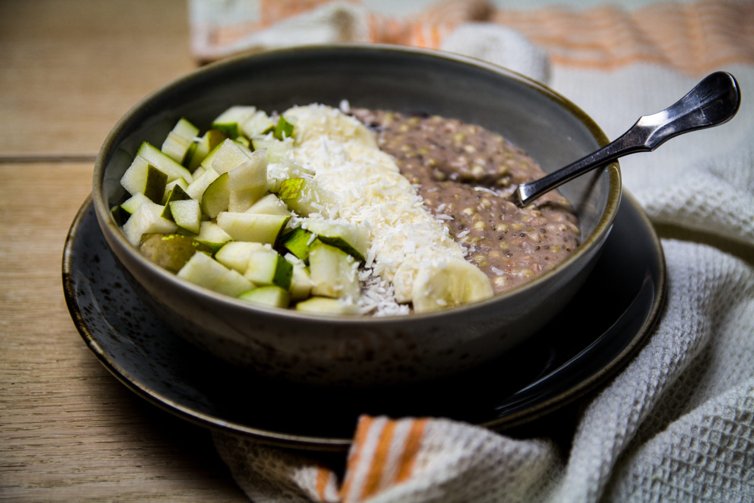 Basisches Buchweizen Porridge mit Obst Momentgenuss Basisches Buchweizen Porridge mit Obst Momentgenuss