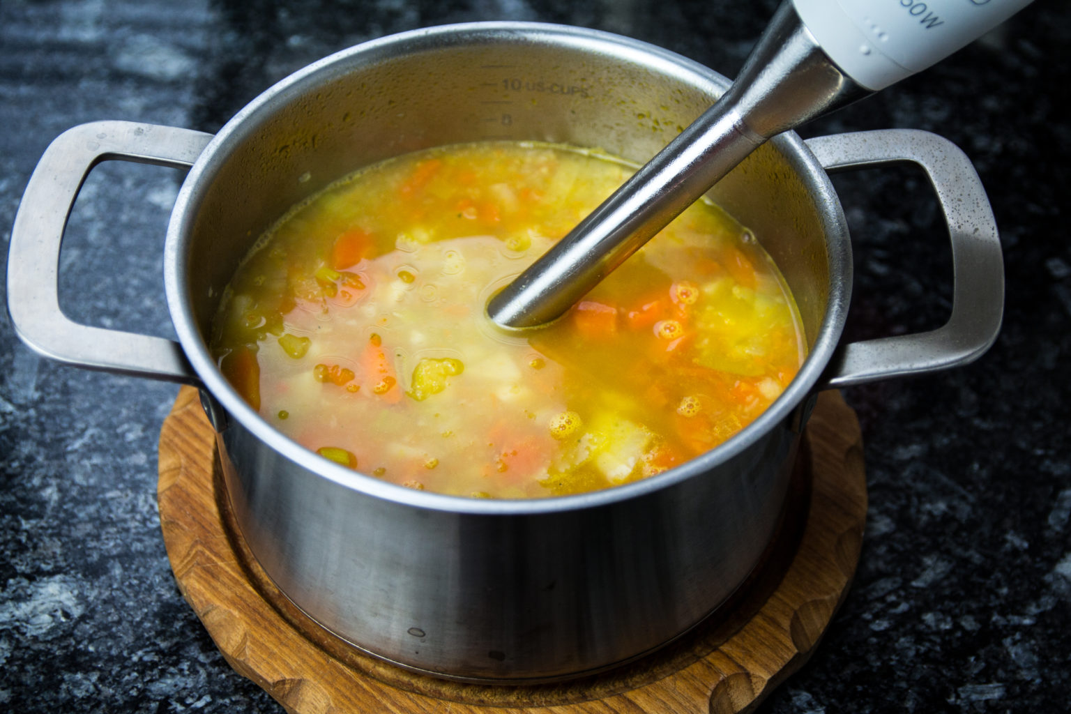 Einfache basische Gemüsesuppe - gesund &amp; lecker - Momentgenuss