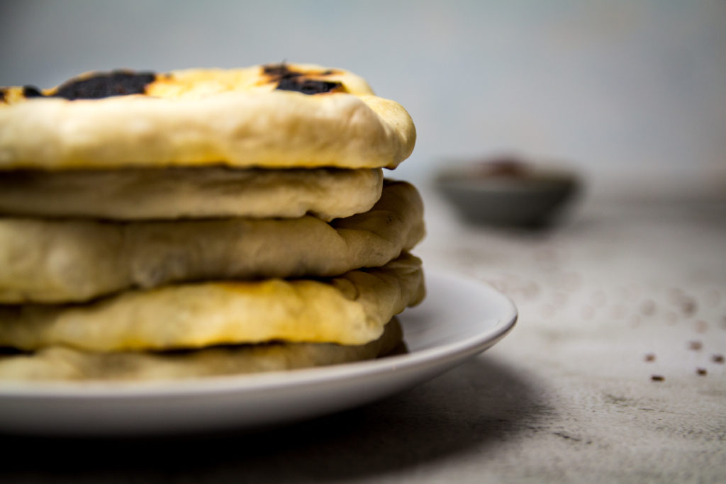 Fluffiges Naan Brot wie aus Indien