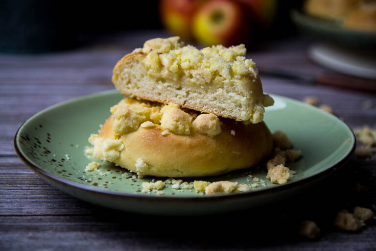 Luftige Apfel-Streusel-Taler - Momentgenuss