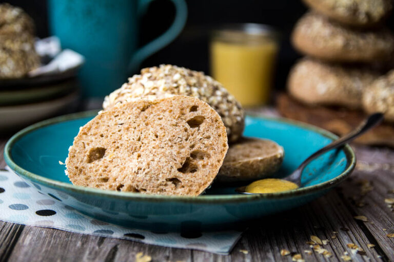 Dinkelvollkorn Weckle mit buntem Topping - Momentgenuss