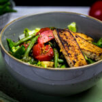 Veggie Bowl mit gebratenem Tofu