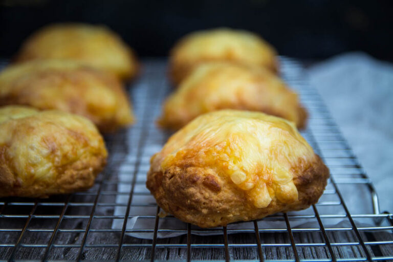 Luftige Käse-Skyr-Brötchen - Momentgenuss