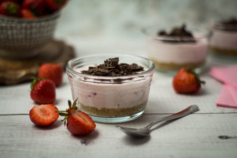 Leichtes Erdbeer Dessert für Genießer - Momentgenuss
