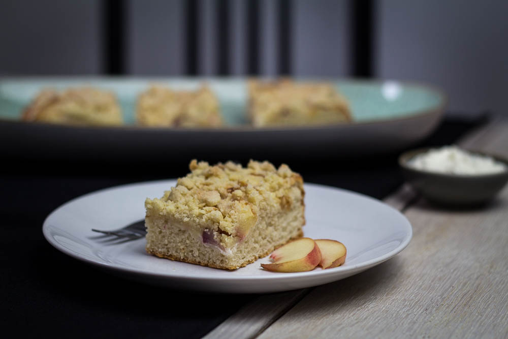 Pfirsich Streusel Kuchen - Momentgenuss