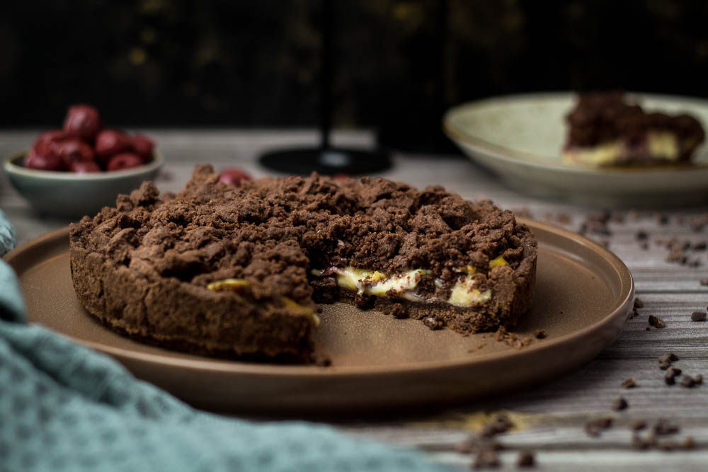 Streuselkuchen mit Pudding-Kirsch-Füllung