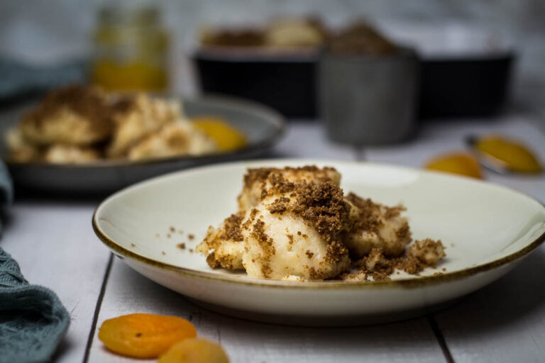 Grießnockerl Rezept süß & vegan aus dem Ofen - Momentgenuss Grießnockerl Rezept süß & vegan aus dem Ofen - Momentgenuss