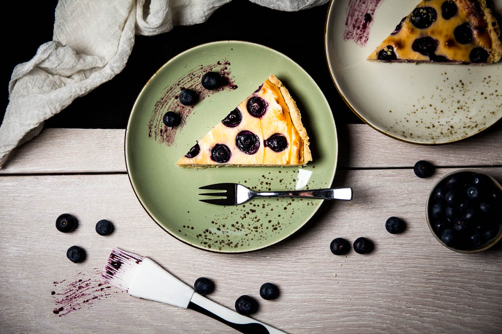 Blaubeer-Tarte mit frischen Blaubeeren