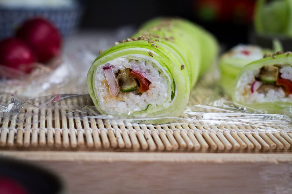 Gurken Sushi mit gedünstetem Gemüse - Momentgenuss