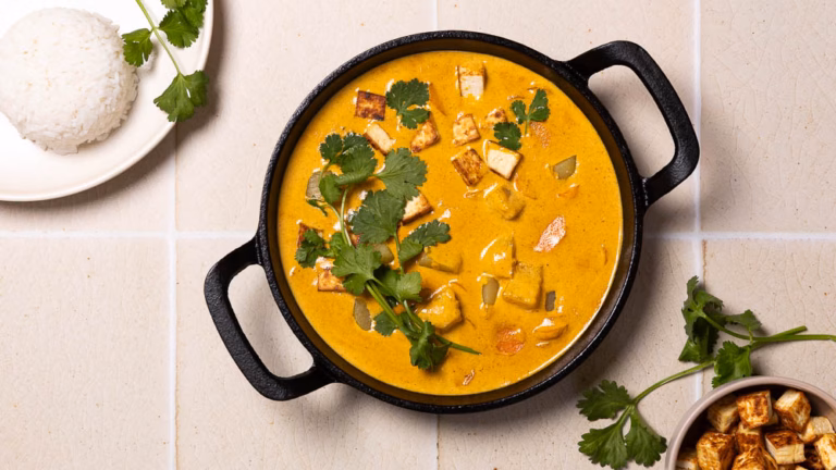 Cremiges gelbes Curry mit Tofu